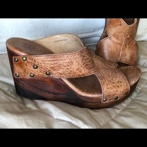 Bed Stu Handcrafted Leather Studded Tan Platform Slip on Sandals size 10